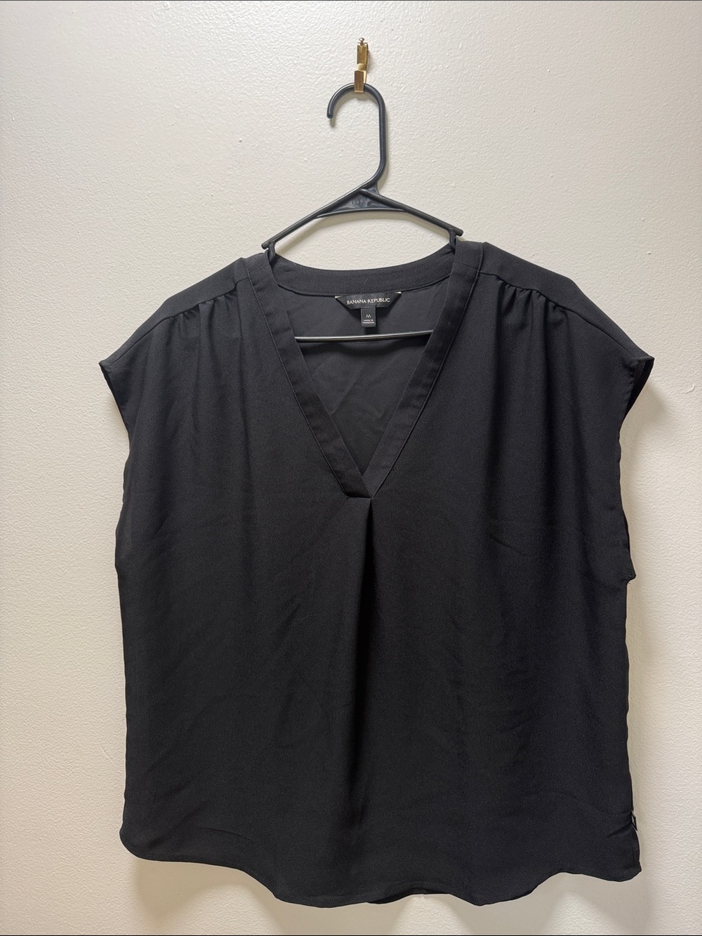 Banana Republic Black V-Neck Cap Sleeve Top / Sheer, Lightweight Short Sleeved